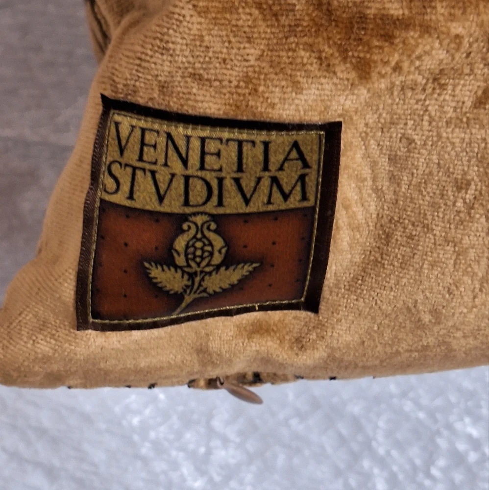 VENETIA STVDIVM | Vintage Pillows